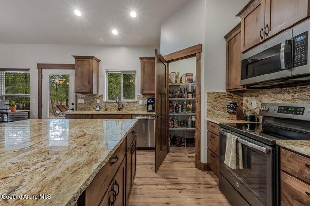 1009 Outback Loop, Spirit Lake, ID 83869