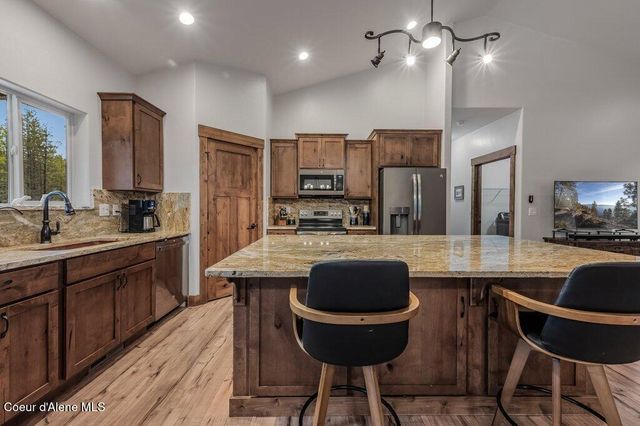 1009 Outback Loop, Spirit Lake, ID 83869