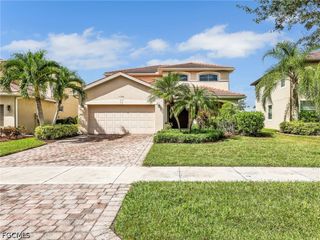 1529 Birdie DR, Naples, FL 34120