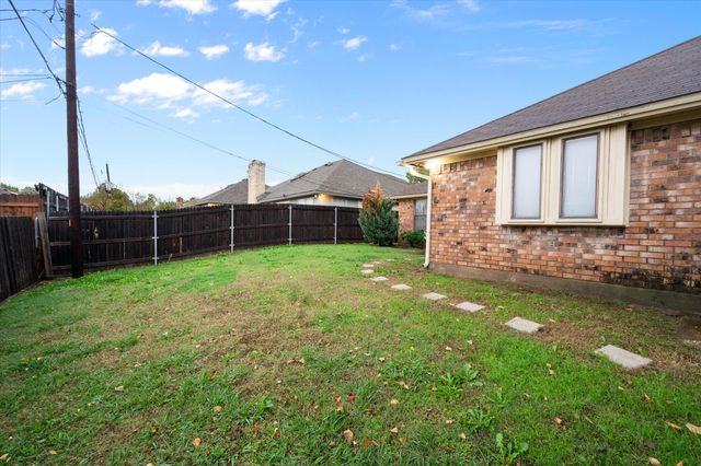 817 Fondren Drive, Arlington, TX 76001