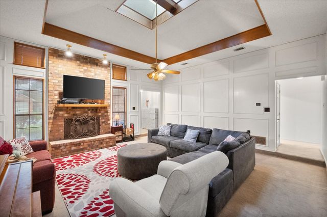 817 Fondren Drive, Arlington, TX 76001