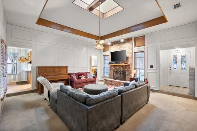 817 Fondren Drive, Arlington, TX 76001