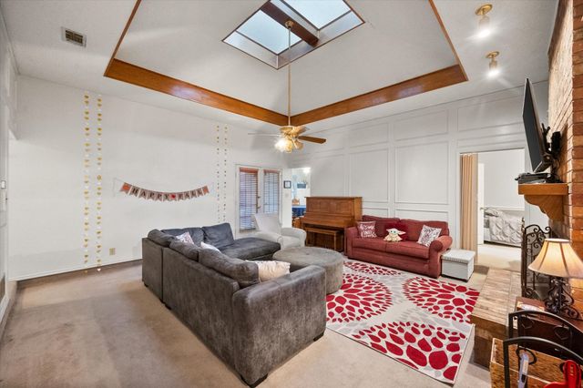 817 Fondren Drive, Arlington, TX 76001