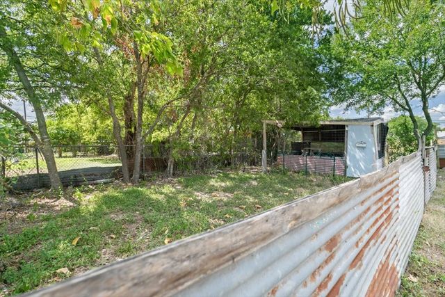 304 S Colorado Street, Whitney, TX 76692