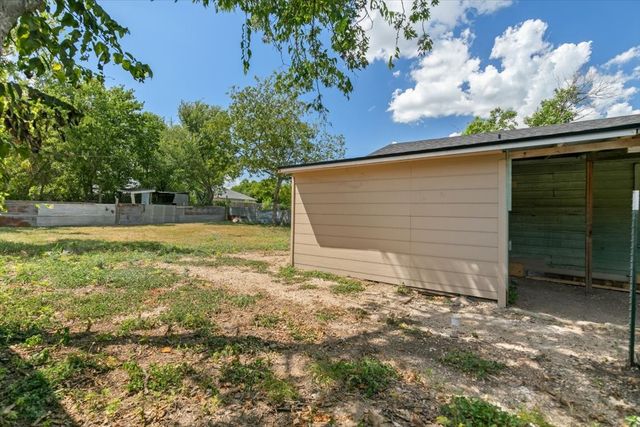 304 S Colorado Street, Whitney, TX 76692