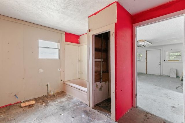 304 S Colorado Street, Whitney, TX 76692