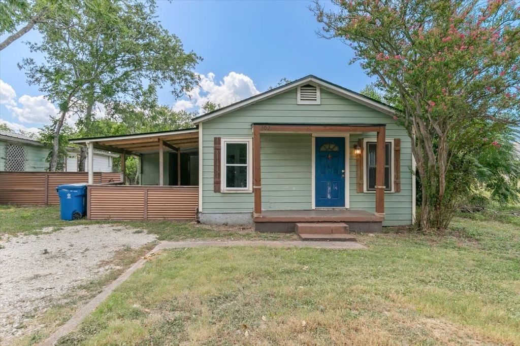 304 S Colorado Street, Whitney, TX 76692