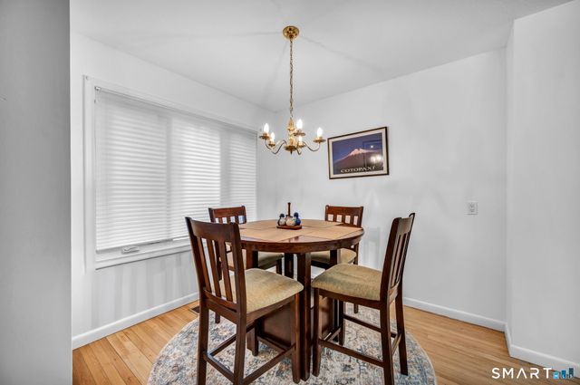 8 Ironwood Road, West Hartford, CT 06117