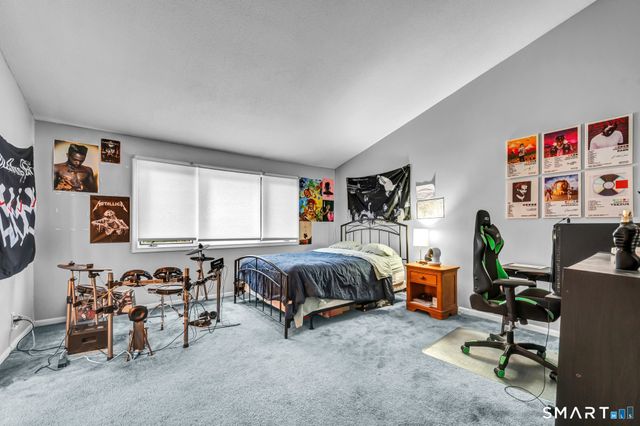 8 Ironwood Road, West Hartford, CT 06117