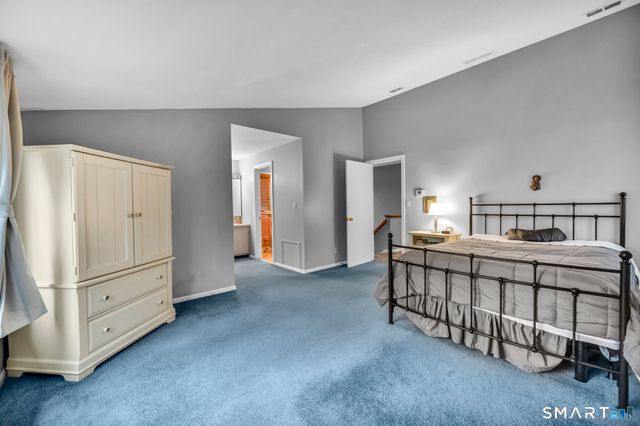 8 Ironwood Road, West Hartford, CT 06117