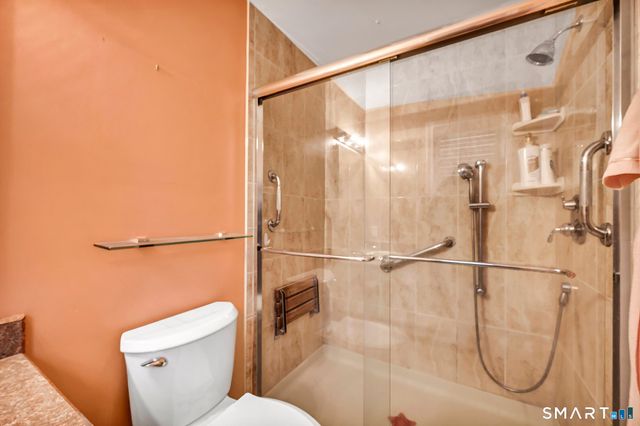 8 Ironwood Road, West Hartford, CT 06117