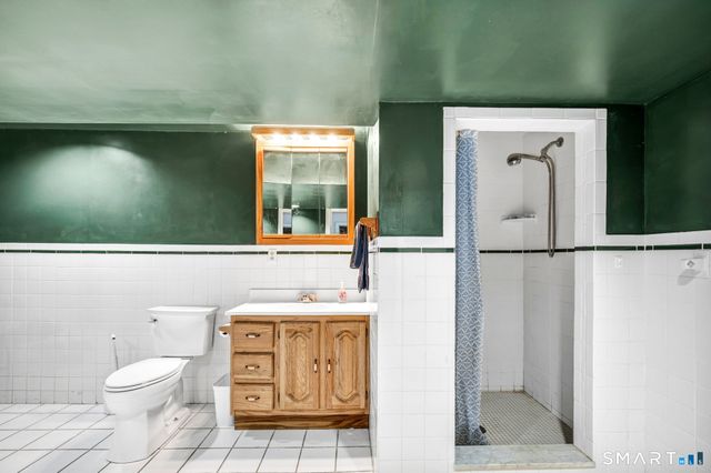 8 Ironwood Road, West Hartford, CT 06117