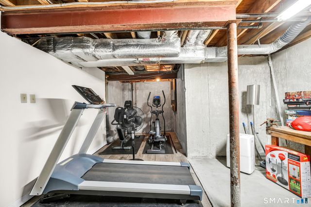 8 Ironwood Road, West Hartford, CT 06117