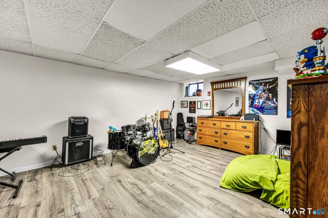 8 Ironwood Road, West Hartford, CT 06117