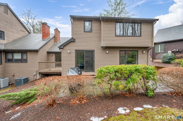 8 Ironwood Road, West Hartford, CT 06117