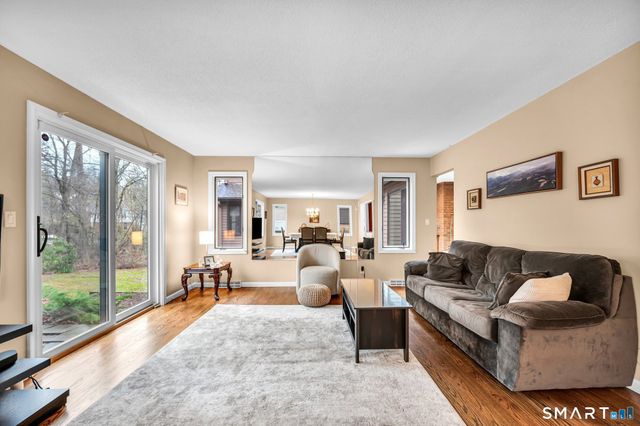 8 Ironwood Road, West Hartford, CT 06117