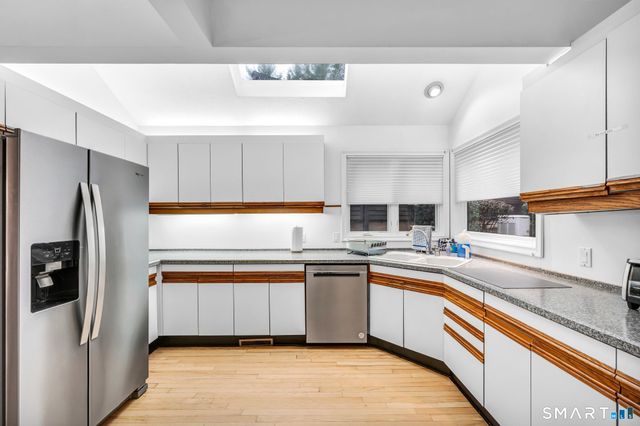 8 Ironwood Road, West Hartford, CT 06117