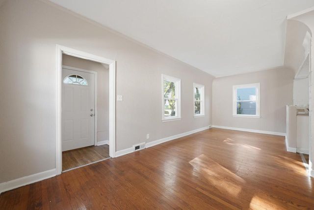 5521 N 33rd St Milwaukee, Milwaukee, WI 53209
