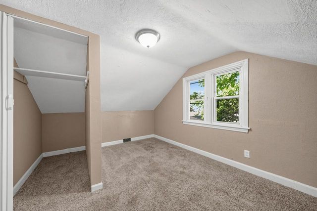 5521 N 33rd St Milwaukee, Milwaukee, WI 53209
