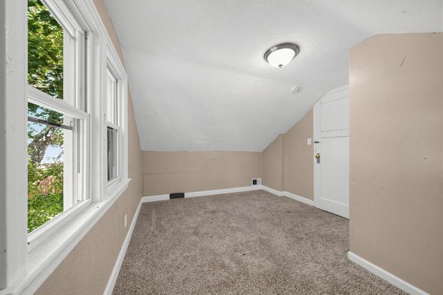 5521 N 33rd St Milwaukee, Milwaukee, WI 53209