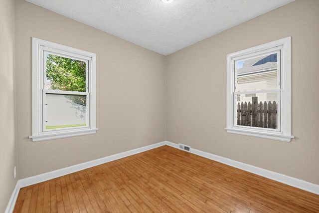 5521 N 33rd St Milwaukee, Milwaukee, WI 53209