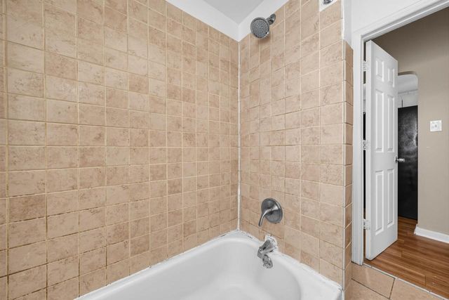 5521 N 33rd St Milwaukee, Milwaukee, WI 53209