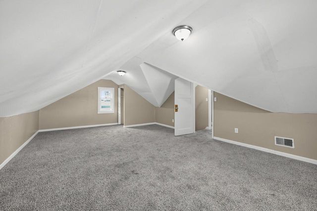 5521 N 33rd St Milwaukee, Milwaukee, WI 53209