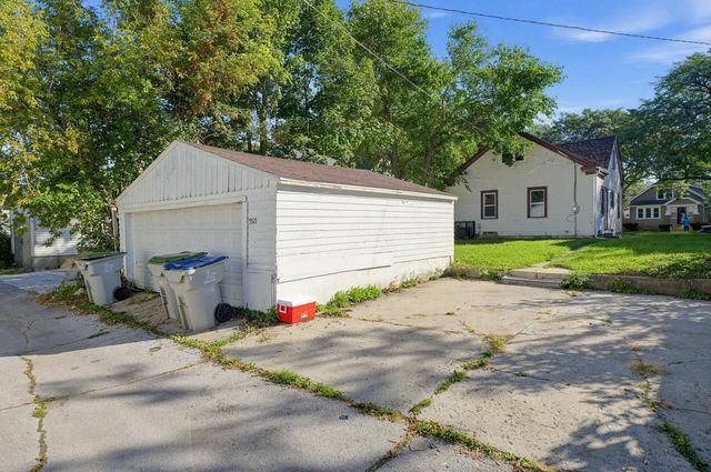 5521 N 33rd St Milwaukee, Milwaukee, WI 53209