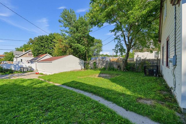 5521 N 33rd St Milwaukee, Milwaukee, WI 53209