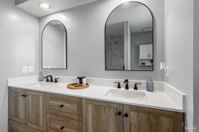 8573 Westview Ln, Pensacola, FL 32514