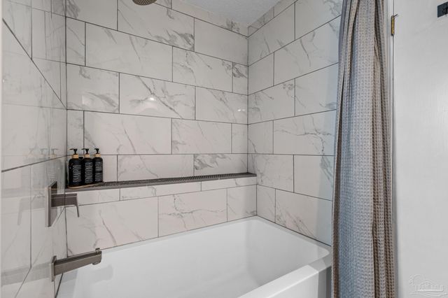 8573 Westview Ln, Pensacola, FL 32514