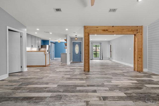 8573 Westview Ln, Pensacola, FL 32514