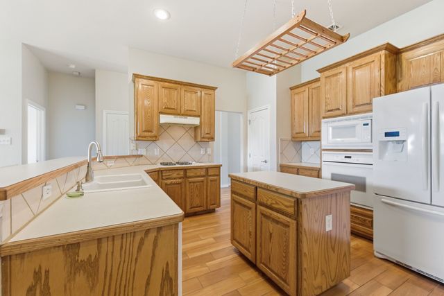 817 Huebner Way, Burleson, TX 76028