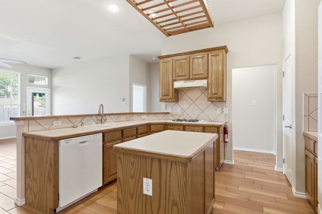 817 Huebner Way, Burleson, TX 76028