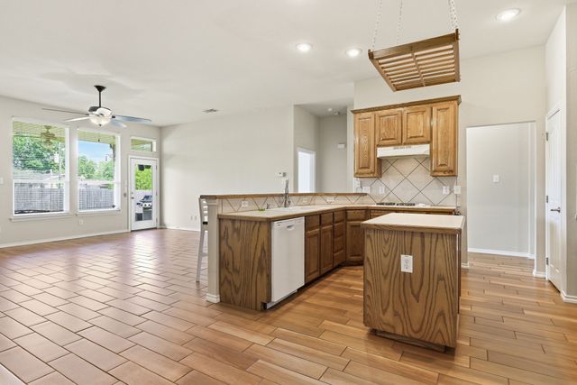 817 Huebner Way, Burleson, TX 76028