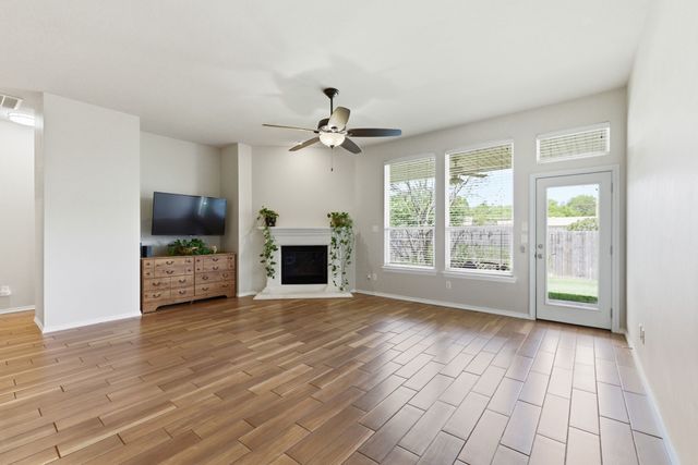 817 Huebner Way, Burleson, TX 76028