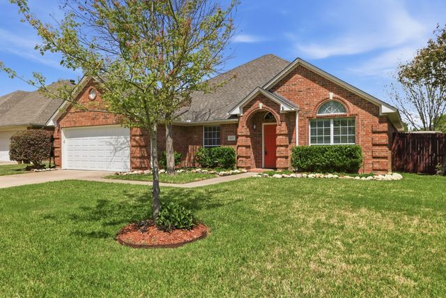 817 Huebner Way, Burleson, TX 76028