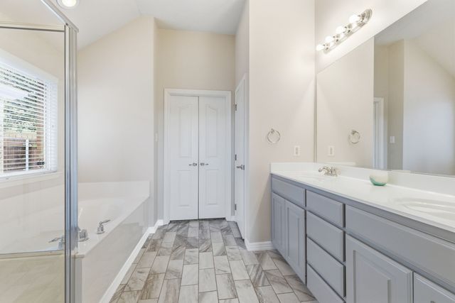 817 Huebner Way, Burleson, TX 76028