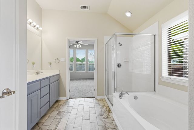 817 Huebner Way, Burleson, TX 76028