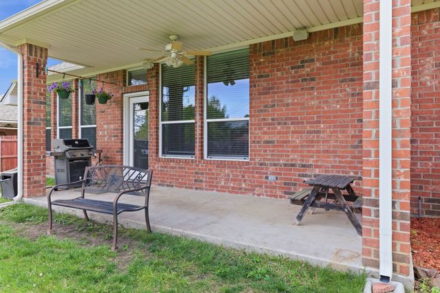 817 Huebner Way, Burleson, TX 76028