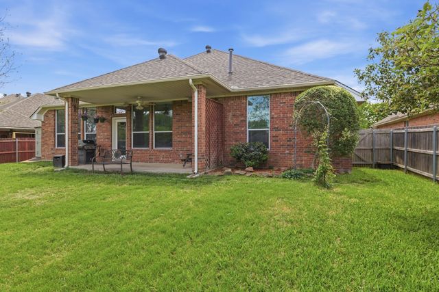 817 Huebner Way, Burleson, TX 76028