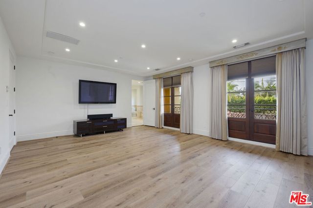 305 N Palm Drive, Beverly Hills, CA 90210