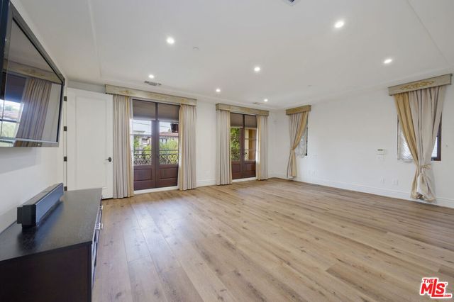 305 N Palm Drive, Beverly Hills, CA 90210