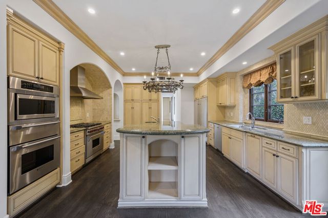 305 N Palm Drive, Beverly Hills, CA 90210