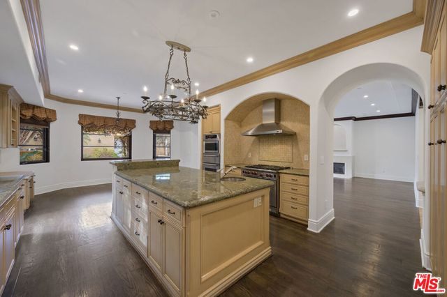 305 N Palm Drive, Beverly Hills, CA 90210