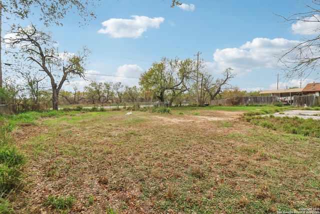 215 & 213 Coughran, Pleasanton, TX 78064