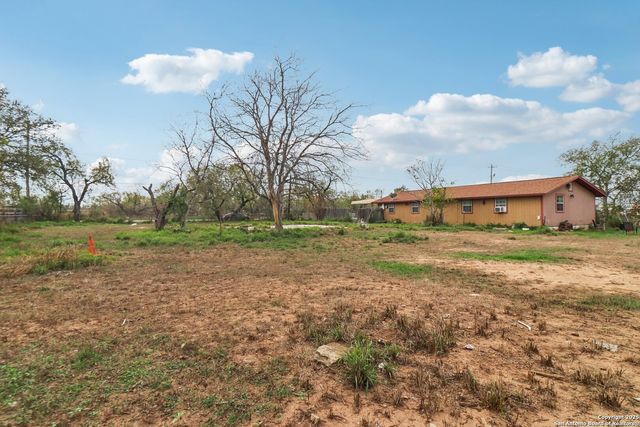 215 & 213 Coughran, Pleasanton, TX 78064