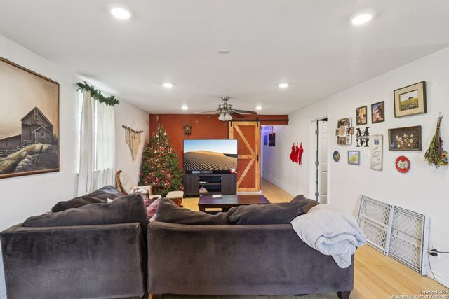 215 & 213 Coughran, Pleasanton, TX 78064