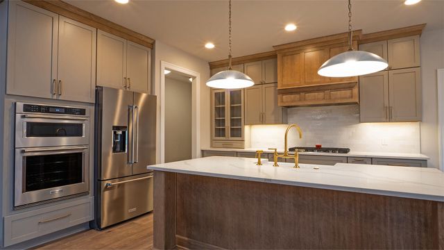 1751 Trailbrook Drive, Valparaiso, IN 46385