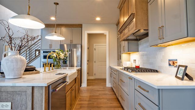 1751 Trailbrook Drive, Valparaiso, IN 46385